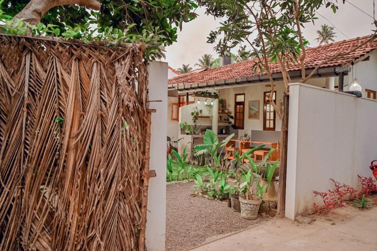 Cosynsurf Bed & Breakfast Матара Екстериор снимка